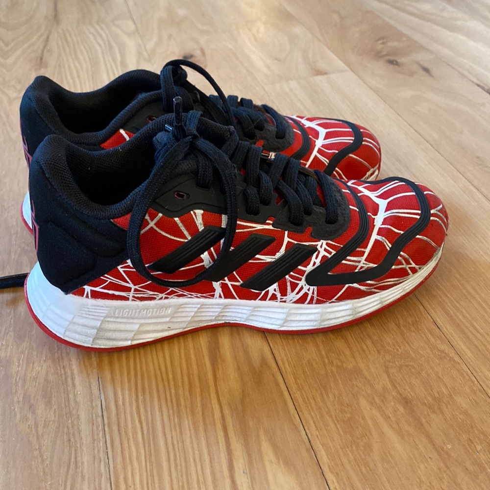 Kids adidas spider man shoes